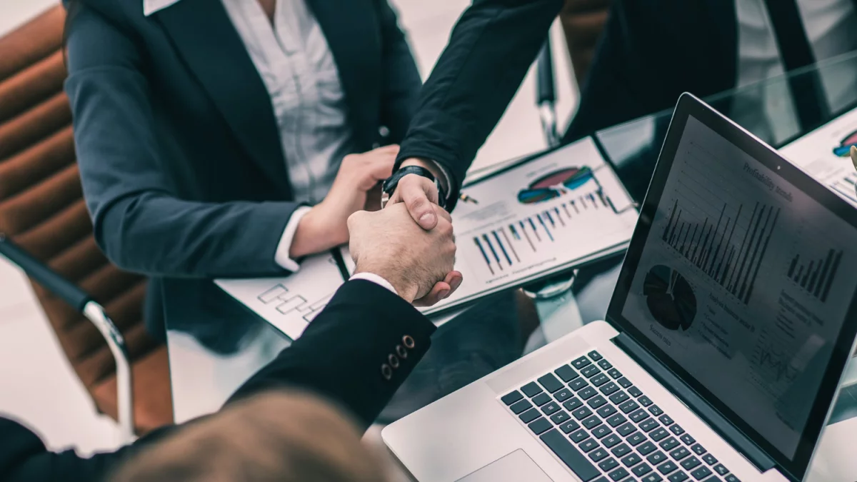 W 2023 można dobrze  wynająć krzesła w Warszawie ale czy za za 10 lat też?